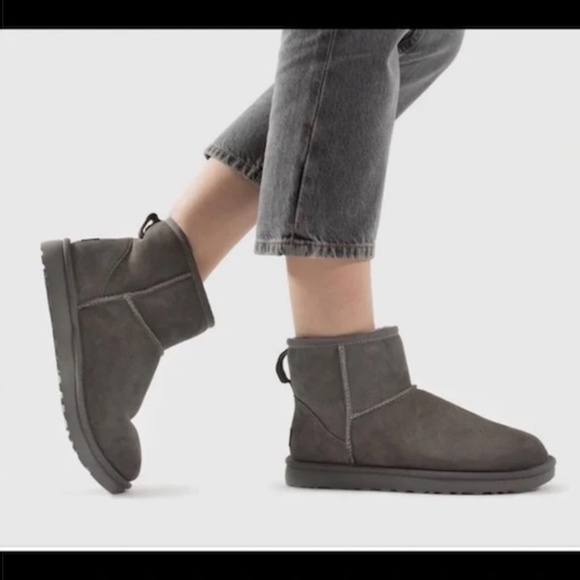 UGG Classic Mini Boots Suede Grey Size W7 - Picture 1 of 12